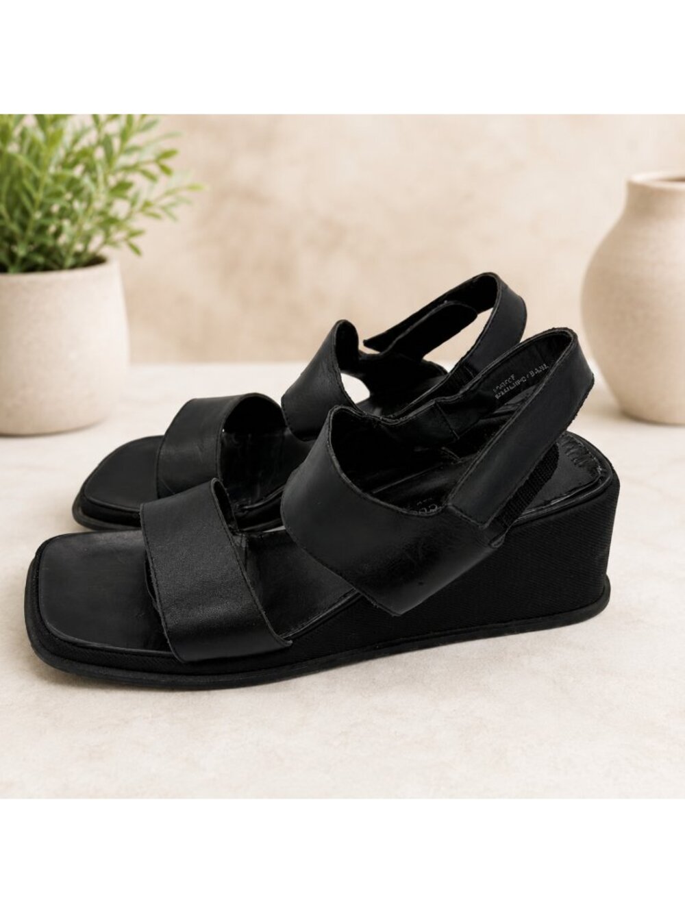 Kenneth Cole Sandals Black Size 8.5 Comfort Adjustable Strappy
